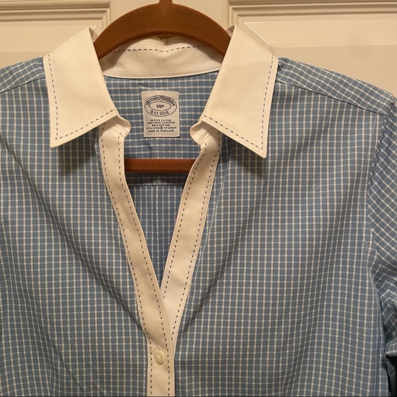 Brooks Brothers Women's Fitted Dress Up Shirt with Contrasting Cuffs - Picture 2 of 7